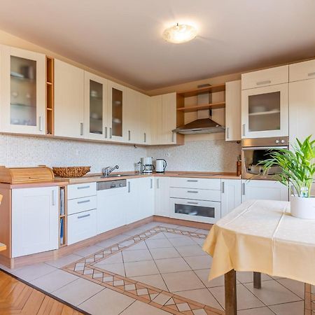 Kaštela Apartment Luno מראה חיצוני תמונה