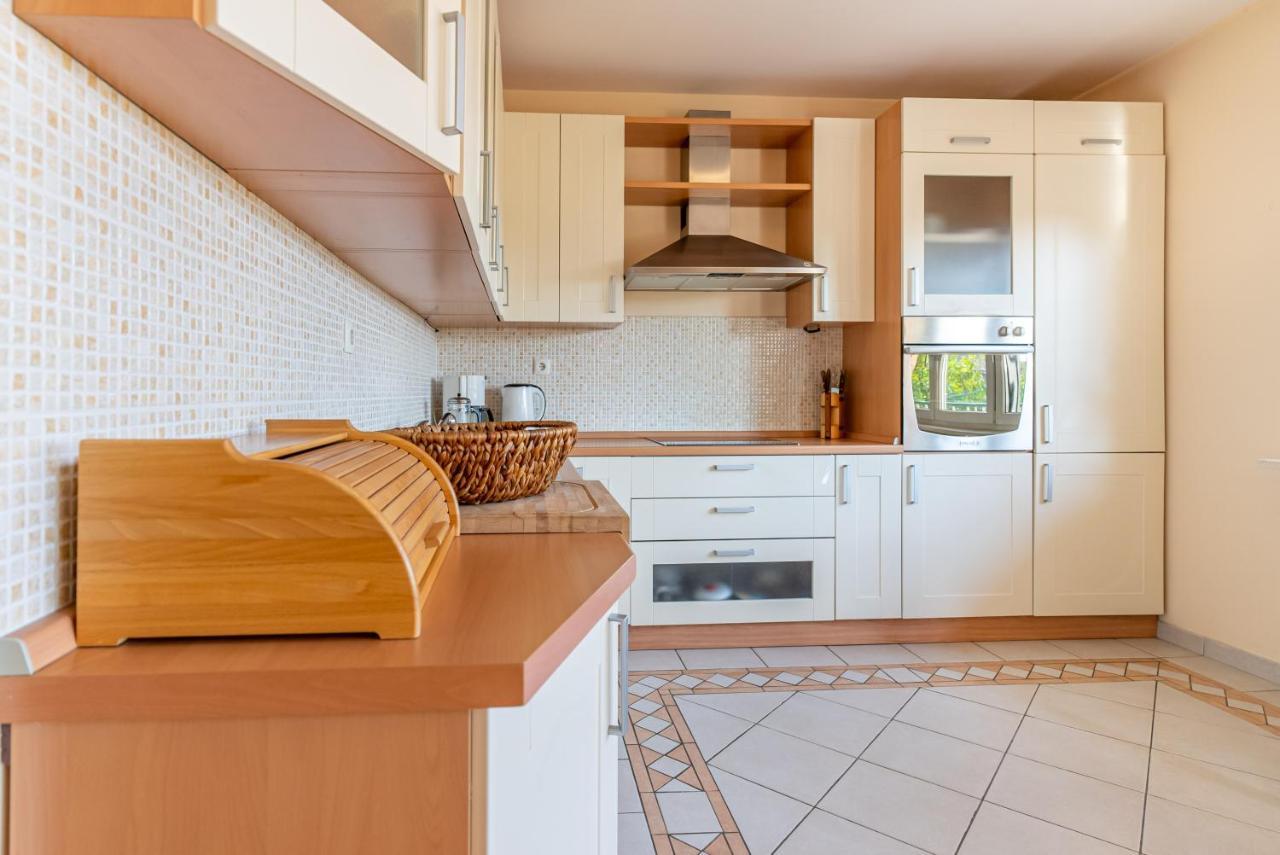 Kaštela Apartment Luno מראה חיצוני תמונה