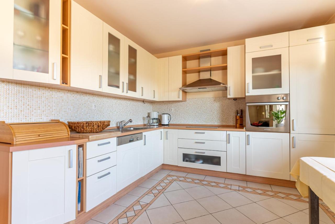 Kaštela Apartment Luno מראה חיצוני תמונה